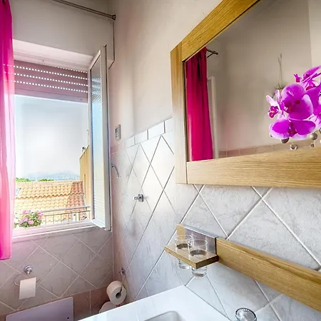 Oda ve Kahvaltı Ebo'